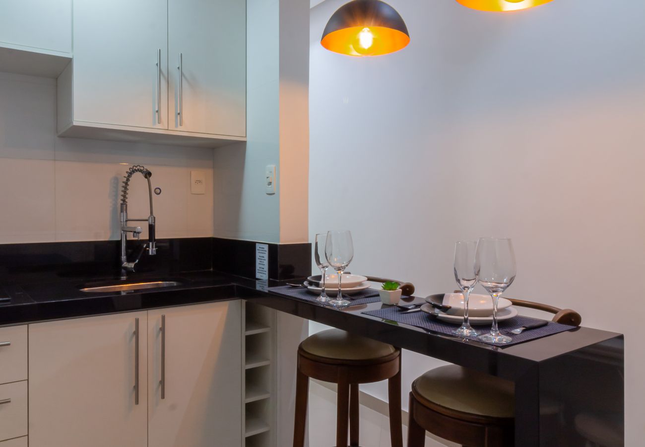 Apartment in Rio de Janeiro - Just a few steps from Copacabana Beach | PF512