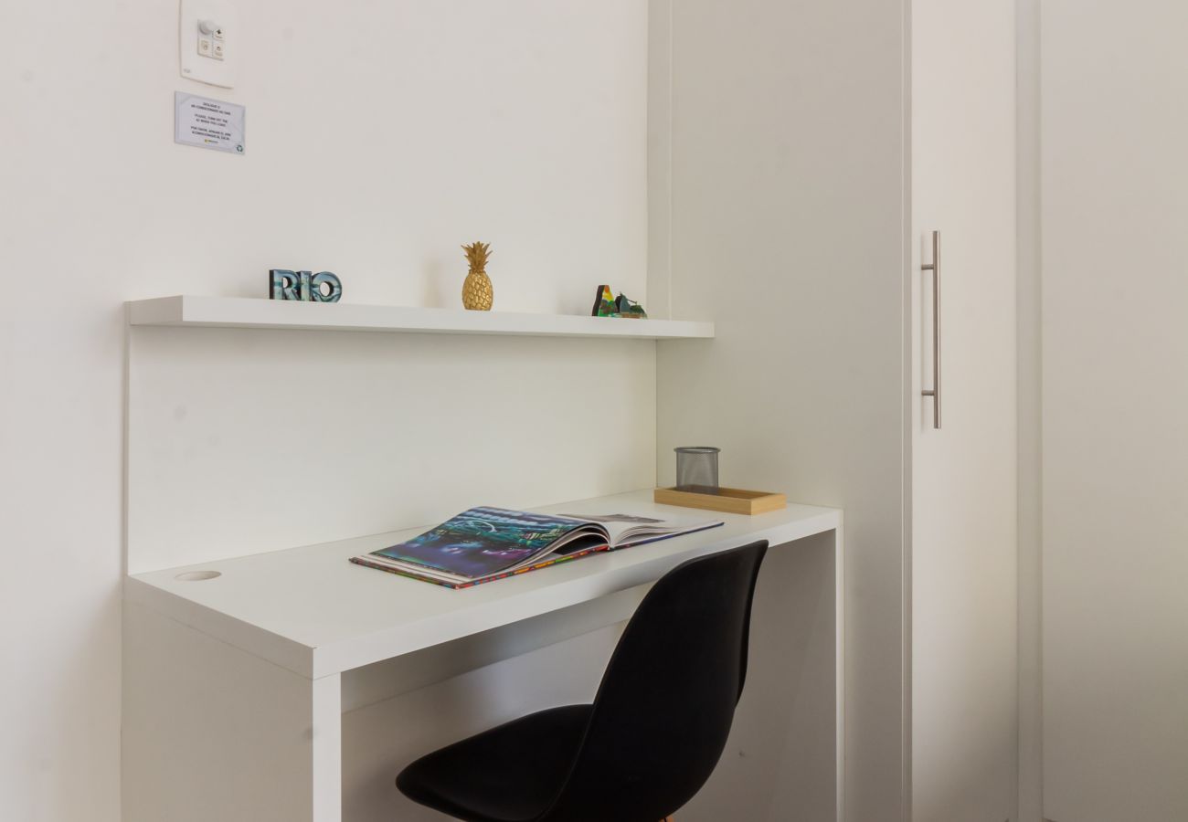 Apartment in Rio de Janeiro - Just a few steps from Copacabana Beach | PF512