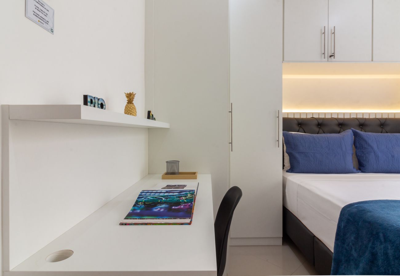 Apartment in Rio de Janeiro - Just a few steps from Copacabana Beach | PF512