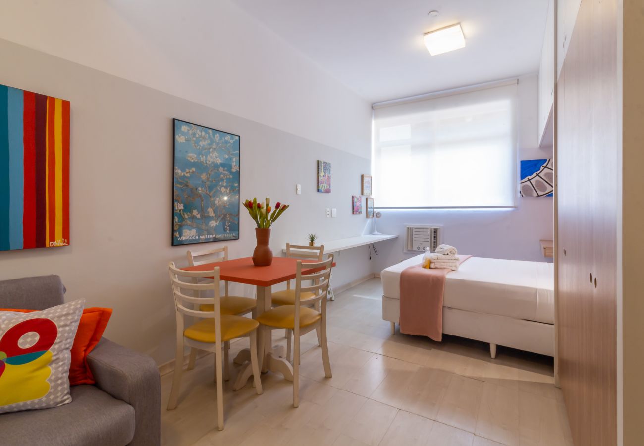 Apartment in Rio de Janeiro - 10 minutes from Copacabana Beach | RC305