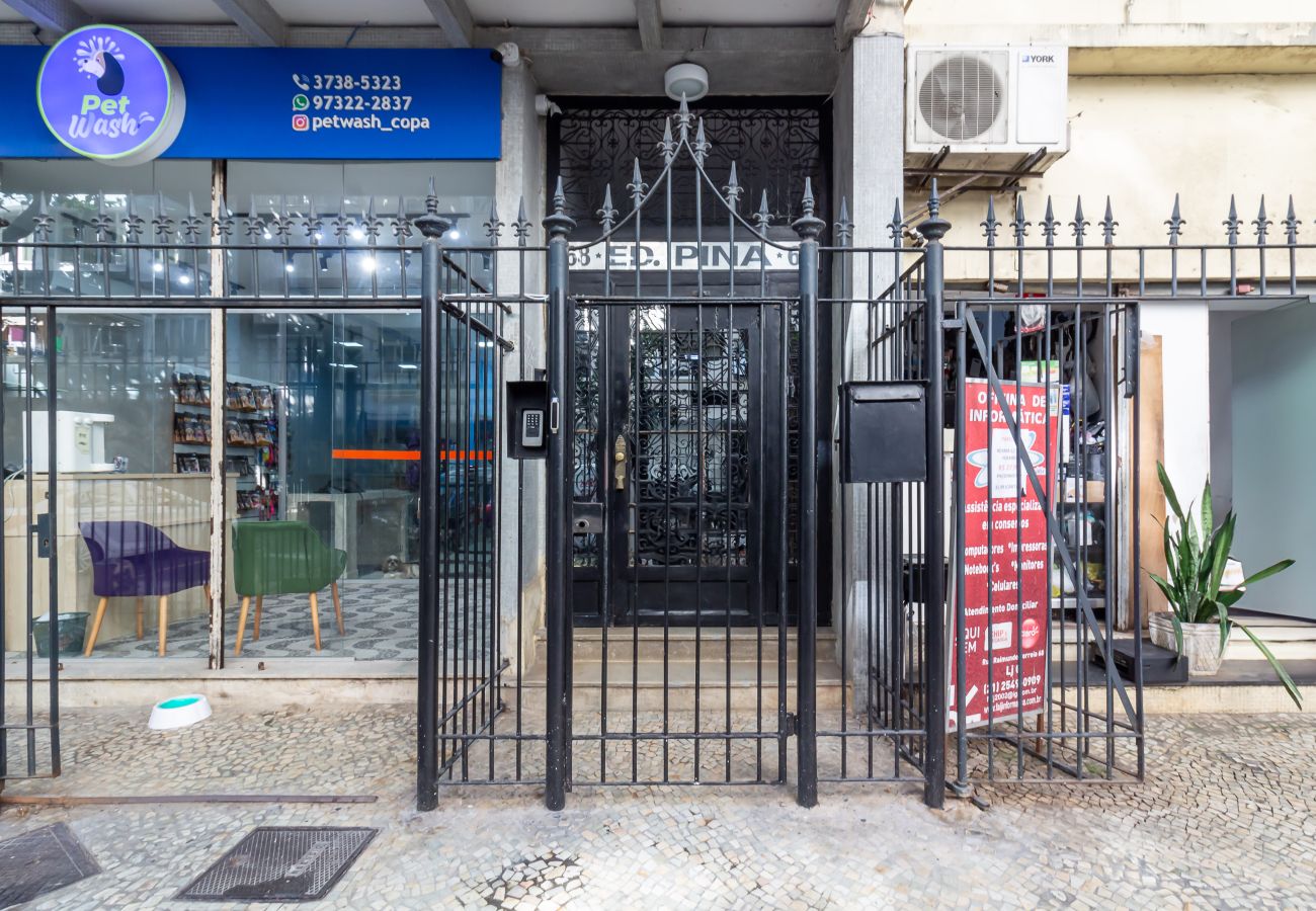 Apartment in Rio de Janeiro - 10 minutes from Copacabana Beach | RC305