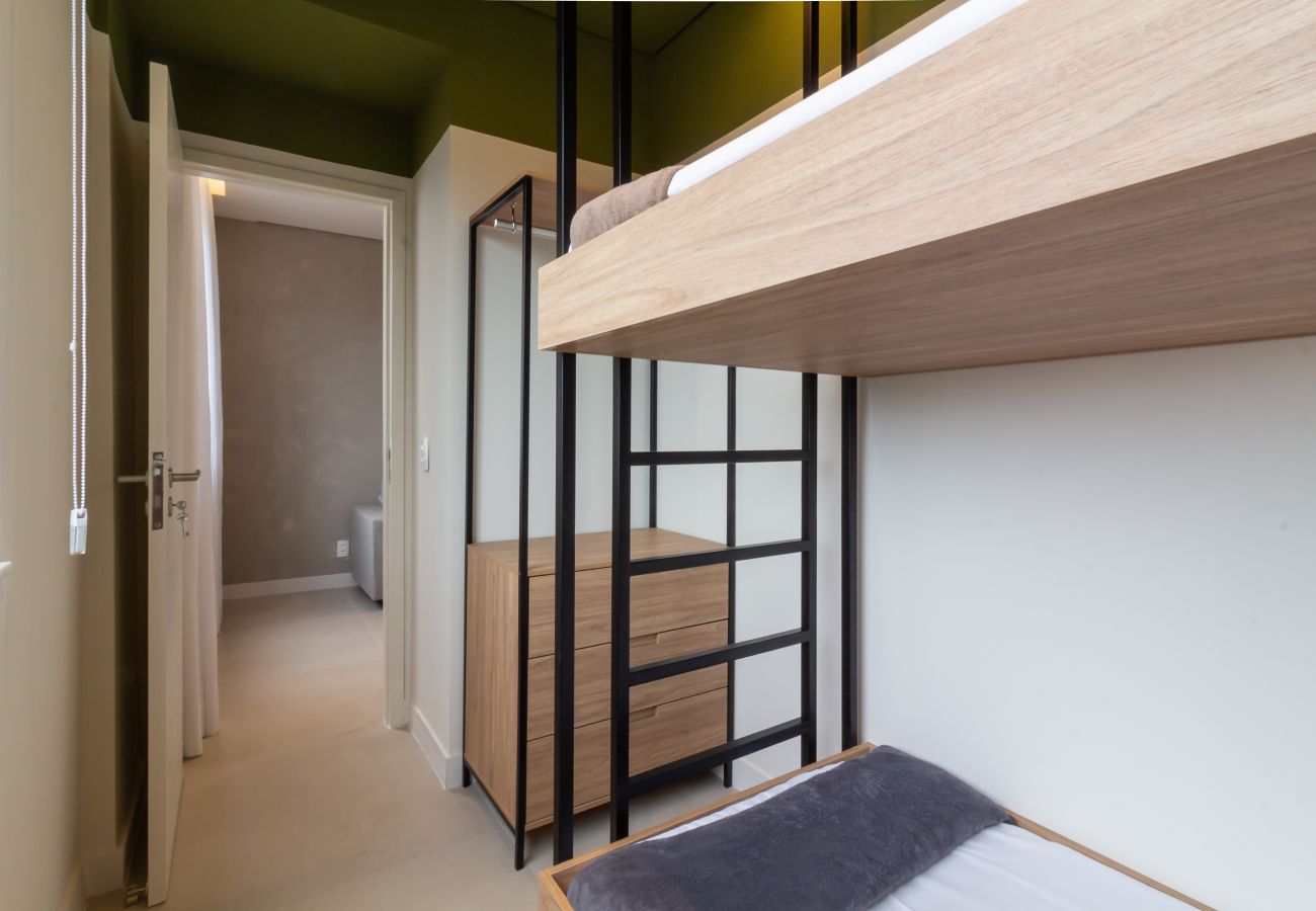 Apartment in Rio de Janeiro - Just a few steps from Copacabana Beach | AB605