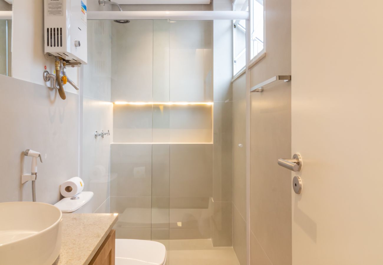 Apartment in Rio de Janeiro - Just a few steps from Copacabana Beach | AB605