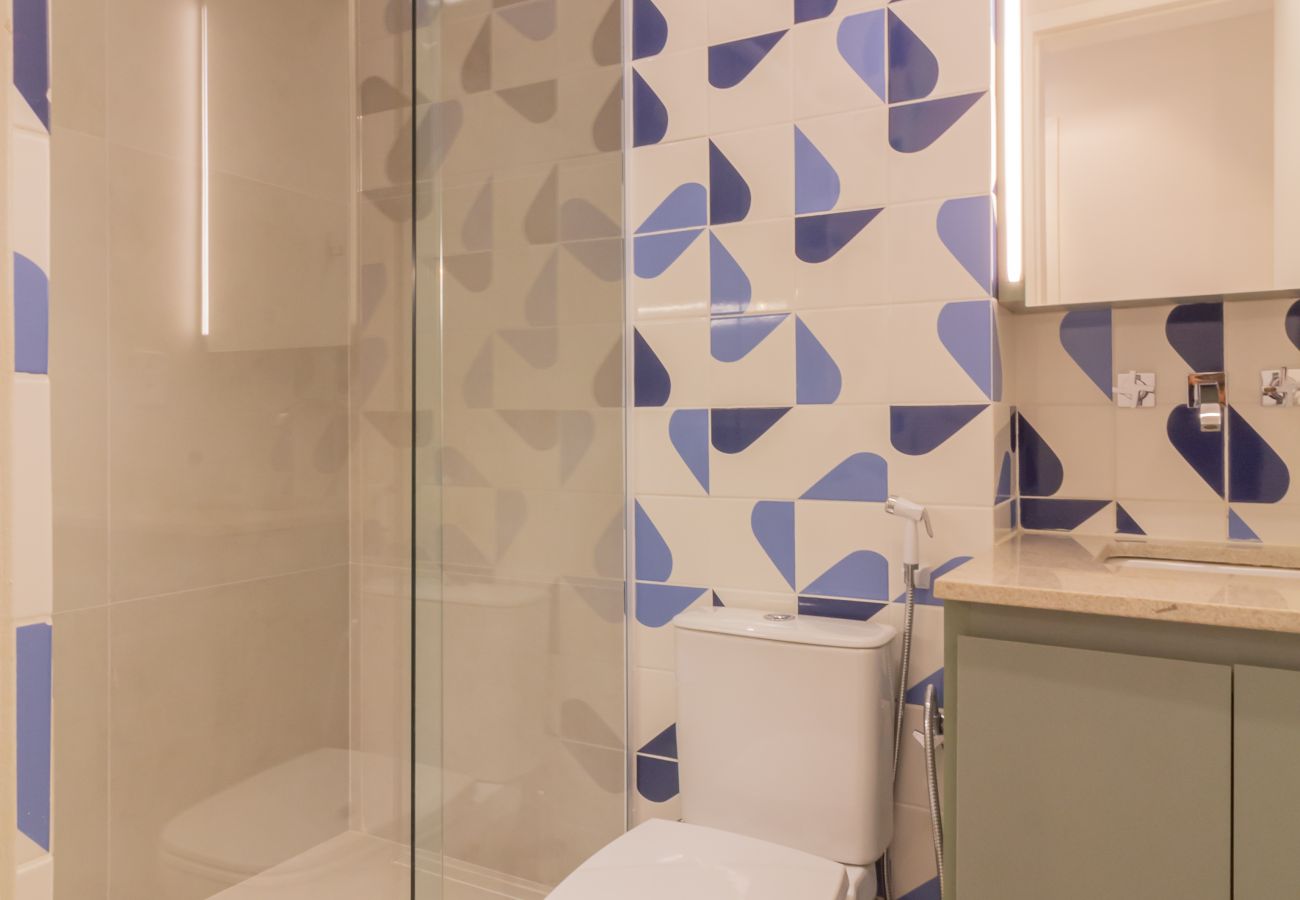 Apartment in Rio de Janeiro - Just a few steps from Copacabana Beach | AB605