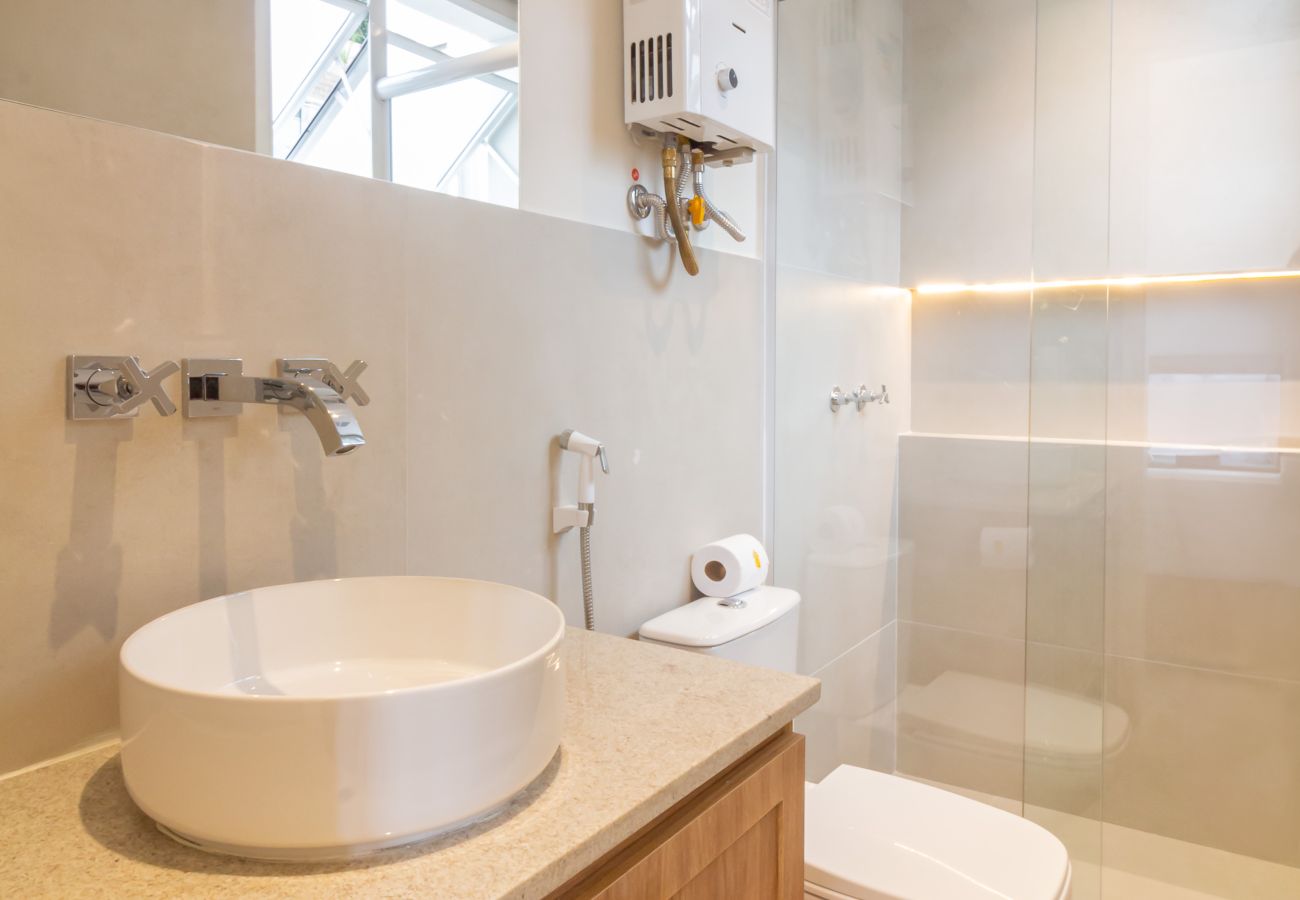 Apartment in Rio de Janeiro - Just a few steps from Copacabana Beach | AB605