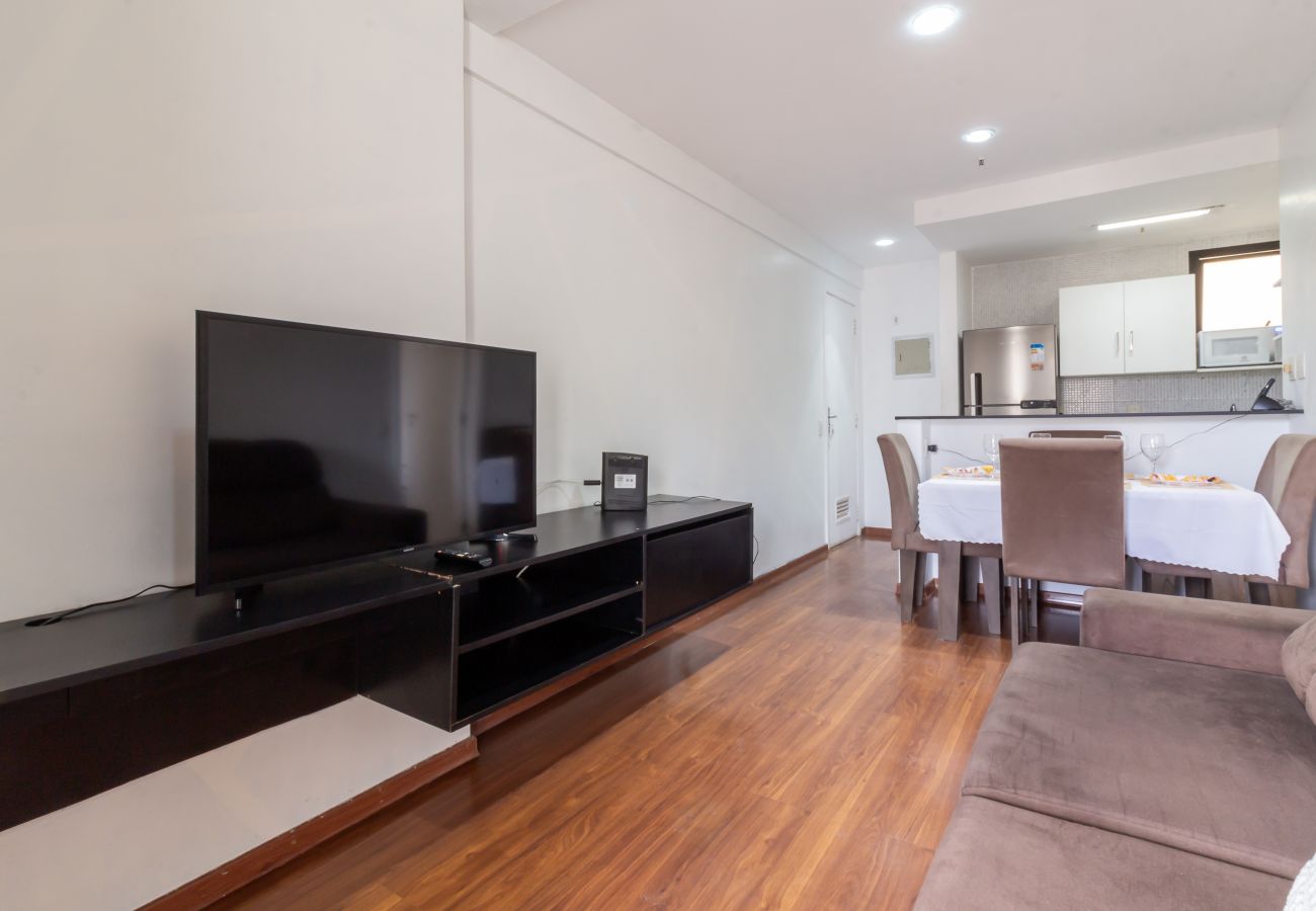 Apartment in Rio de Janeiro - 12 minutes from Copacabana Beach | PL708