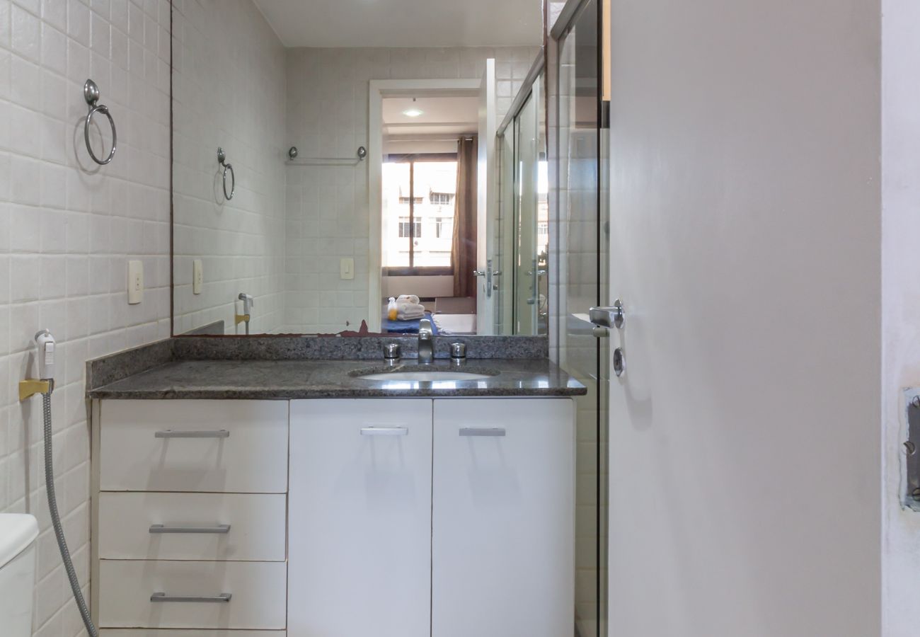 Apartment in Rio de Janeiro - 12 minutes from Copacabana Beach | PL708
