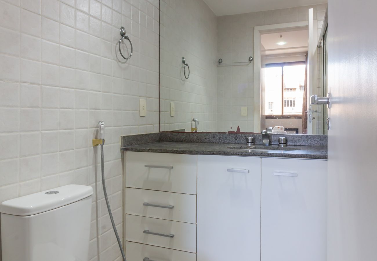 Apartment in Rio de Janeiro - 12 minutes from Copacabana Beach | PL708