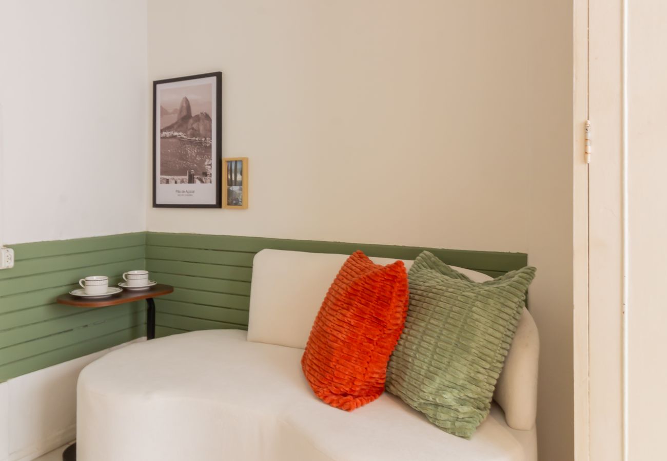 Studio in Rio de Janeiro - Cozy 6 minutes from Copacabana Beach | BR710