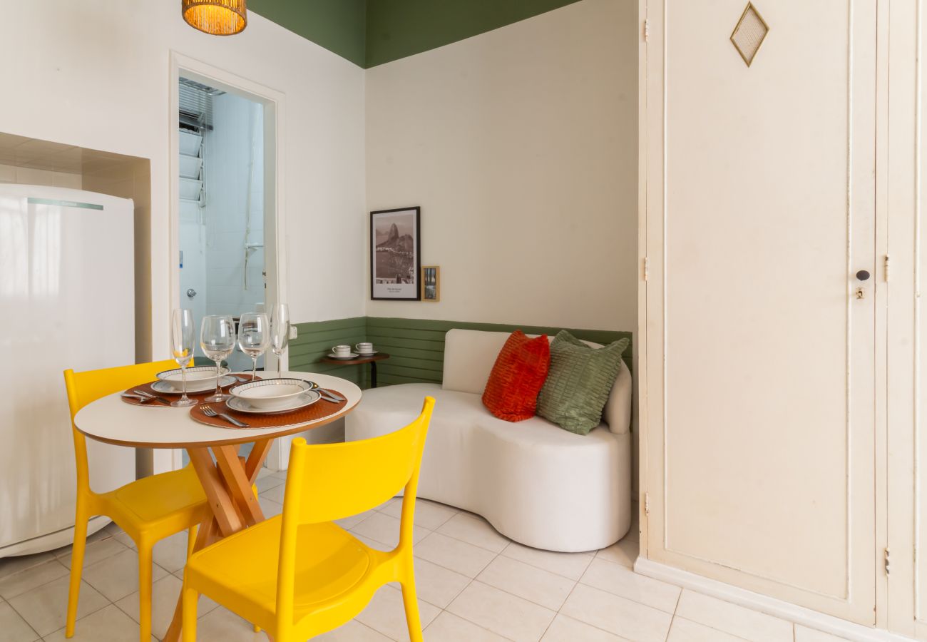 Studio in Rio de Janeiro - Cozy 6 minutes from Copacabana Beach | BR710