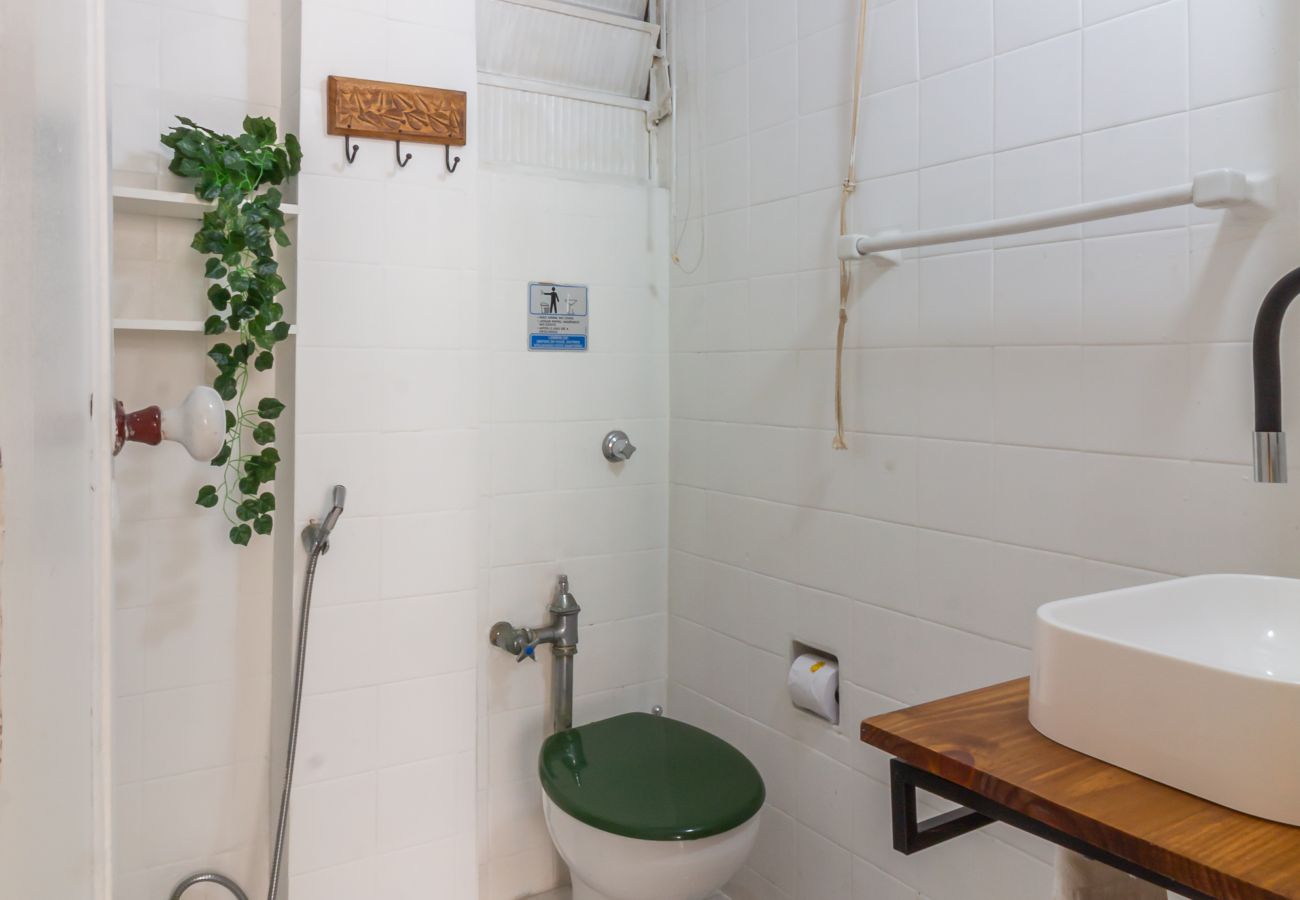 Studio in Rio de Janeiro - Cozy 6 minutes from Copacabana Beach | BR710