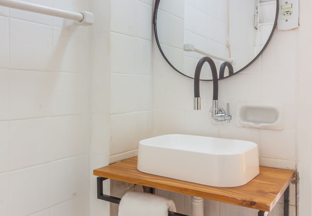 Studio in Rio de Janeiro - Cozy 6 minutes from Copacabana Beach | BR710