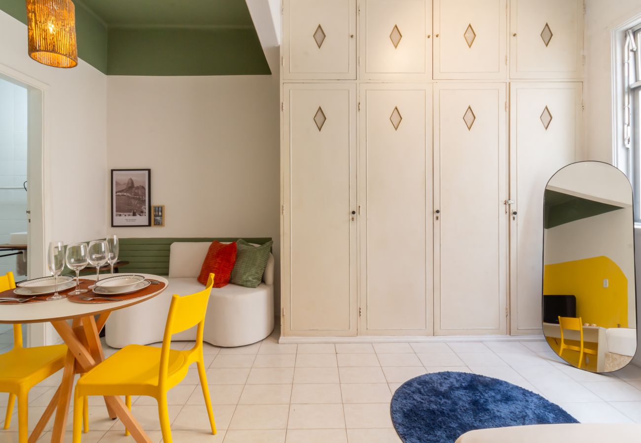 Studio in Rio de Janeiro - Cozy 6 minutes from Copacabana Beach | BR710