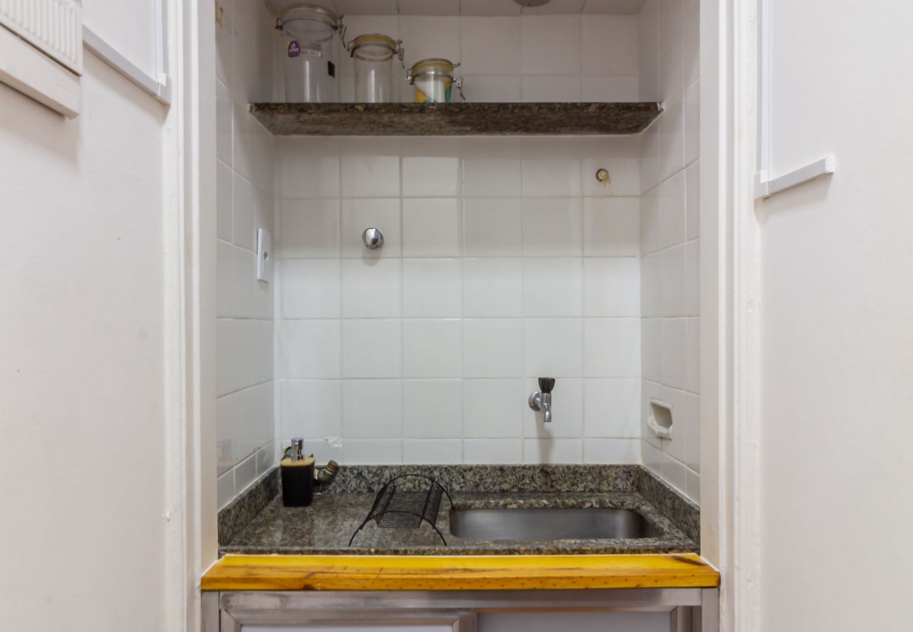 Studio in Rio de Janeiro - 5 minutes from Copacabana Beach | BR902