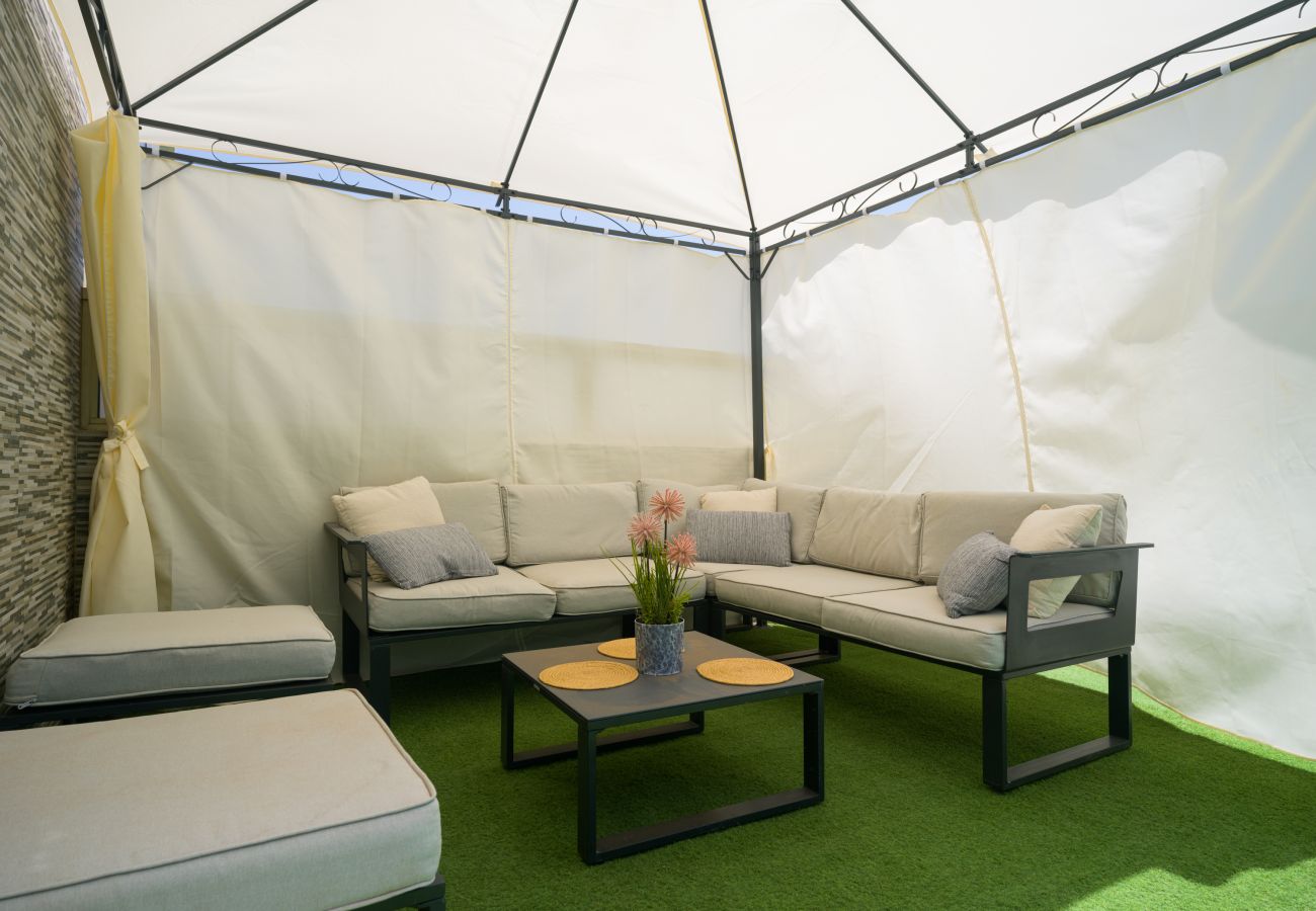 Terraced House in Telde - Townhouse in Telde with pool and sea views