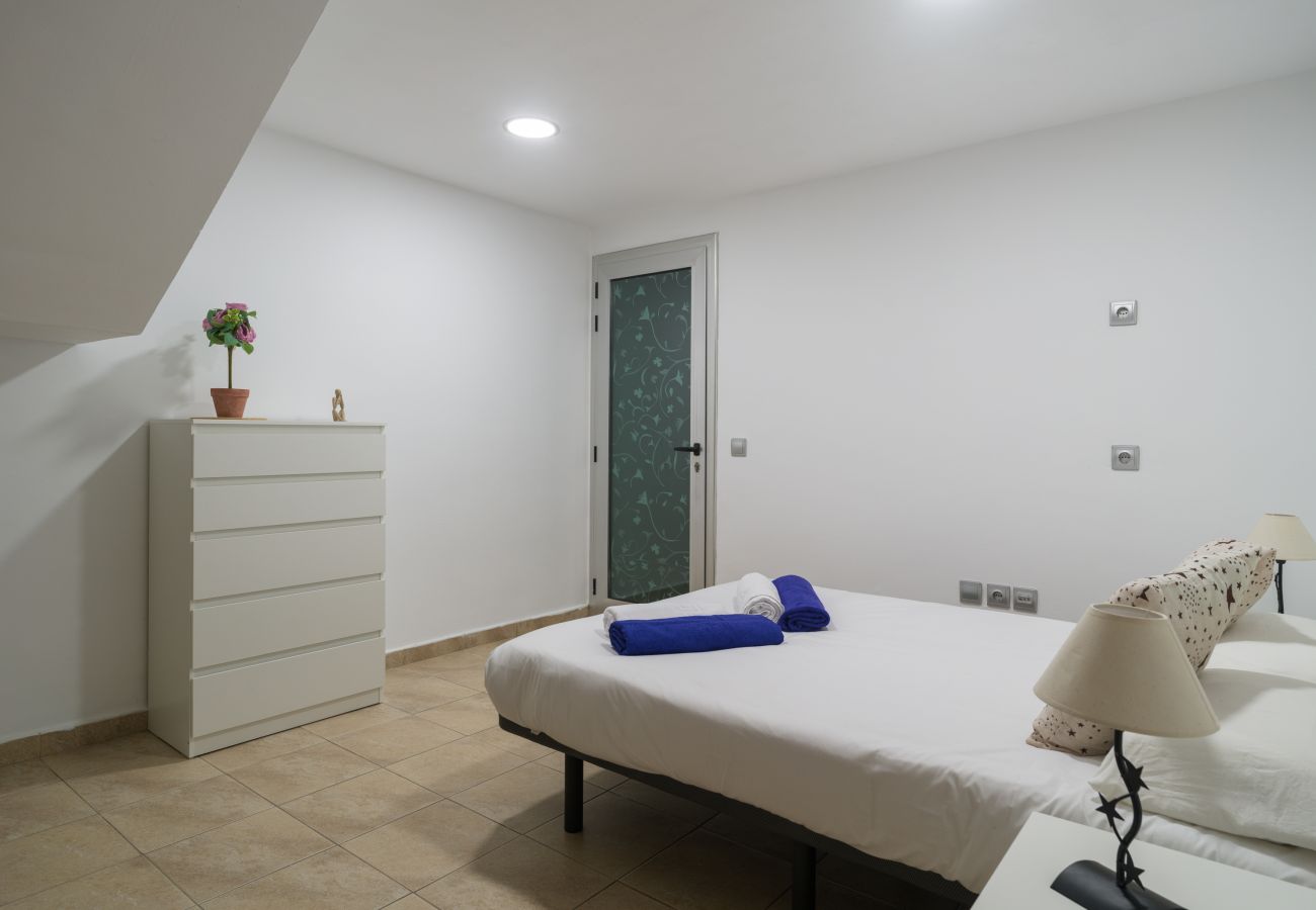 Terraced House in Telde - Townhouse in Telde with pool and sea views