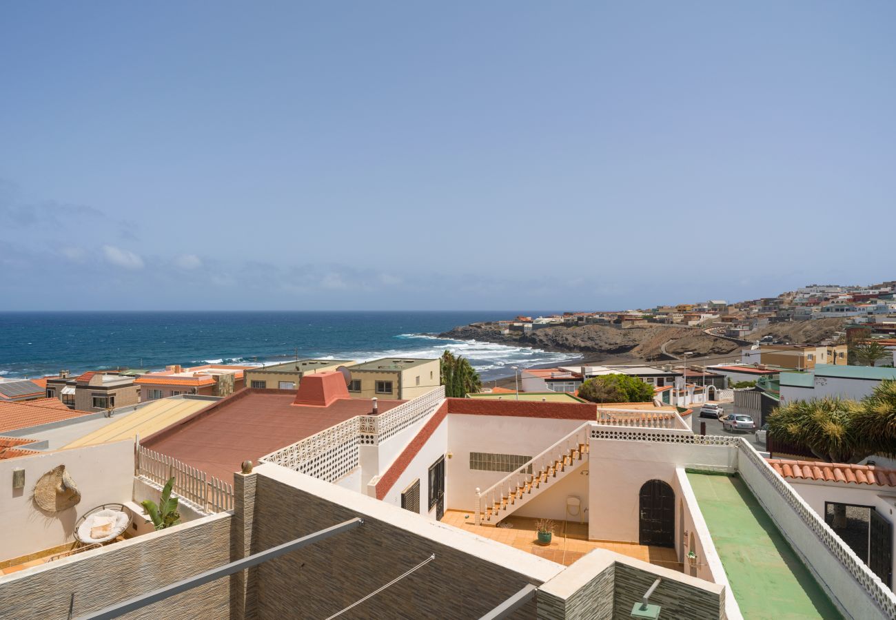 Terraced House in Telde - Townhouse in Telde with pool and sea views