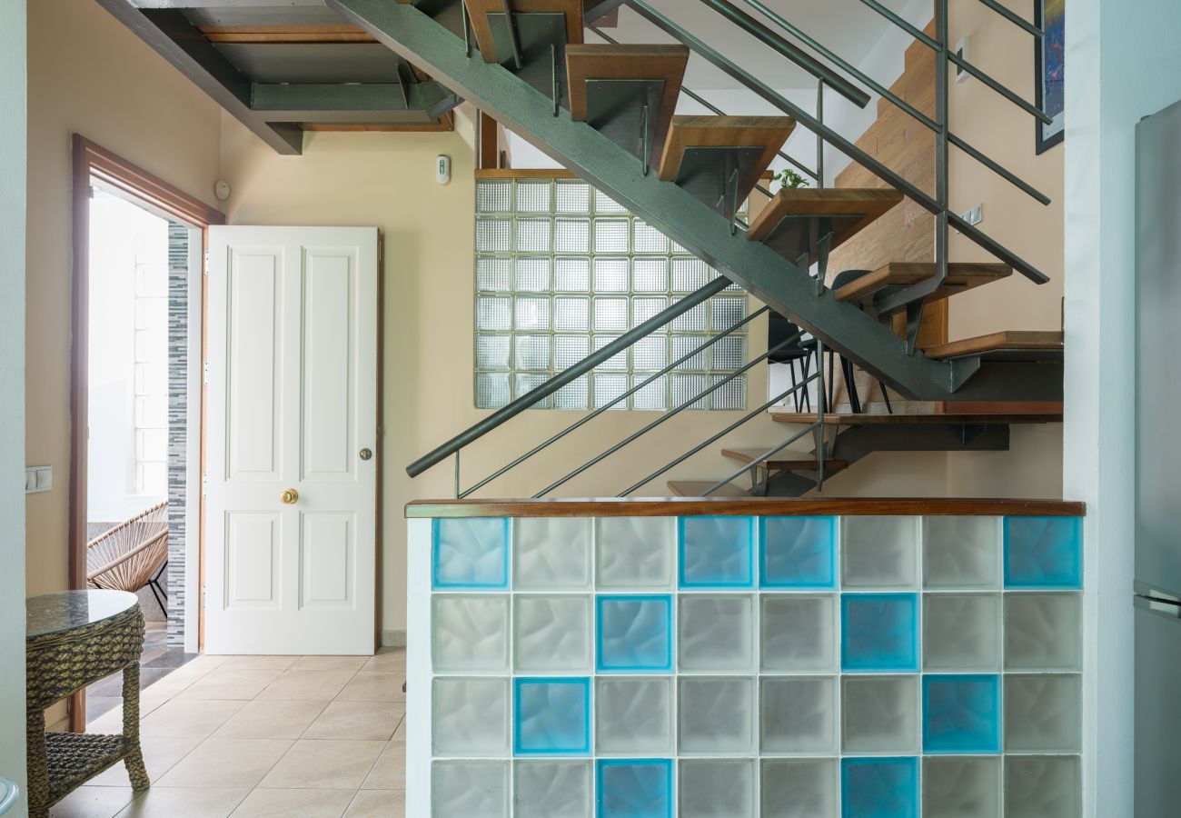 Terraced House in Telde - Townhouse in Telde with pool and sea views