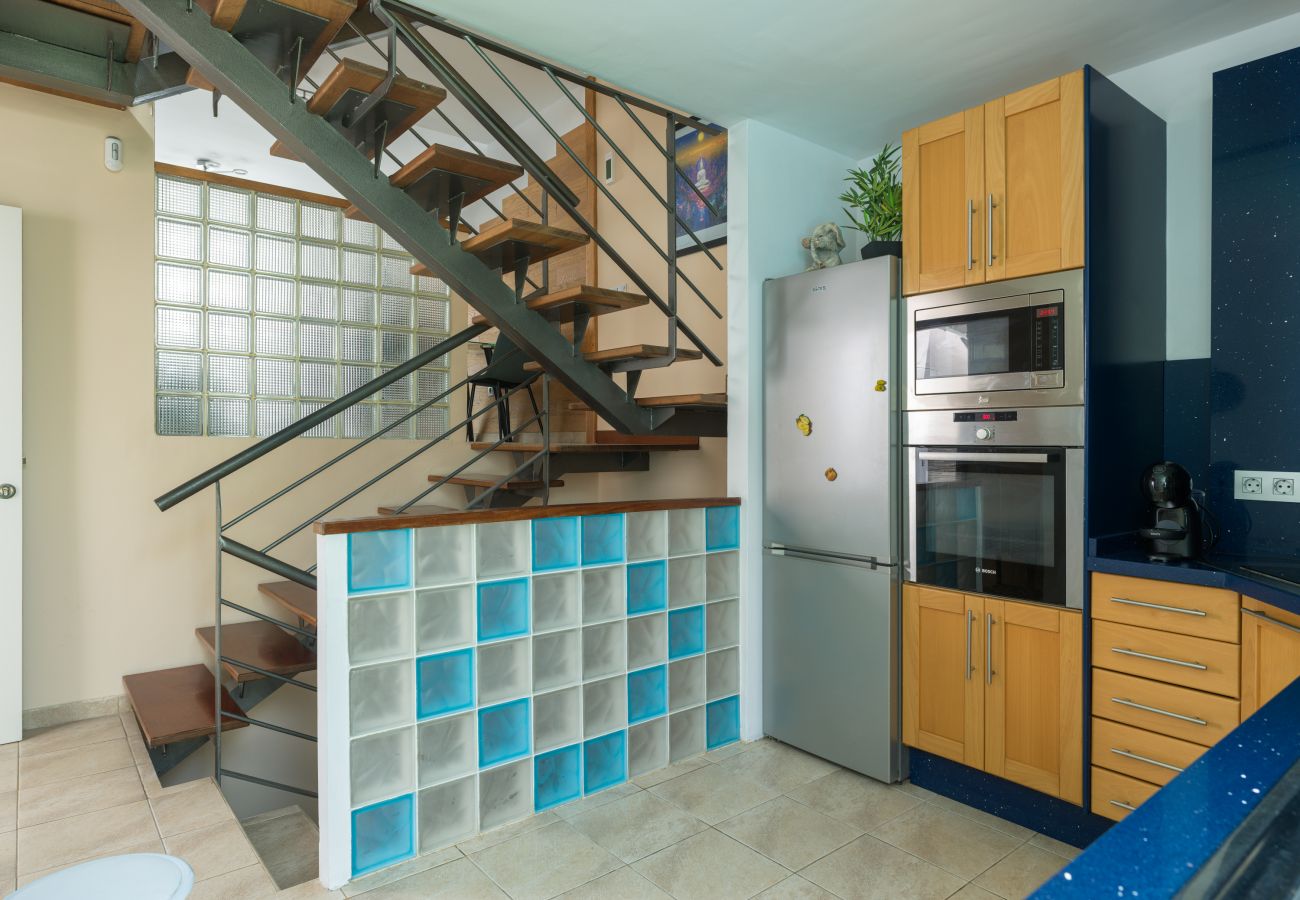 Terraced House in Telde - Townhouse in Telde with pool and sea views