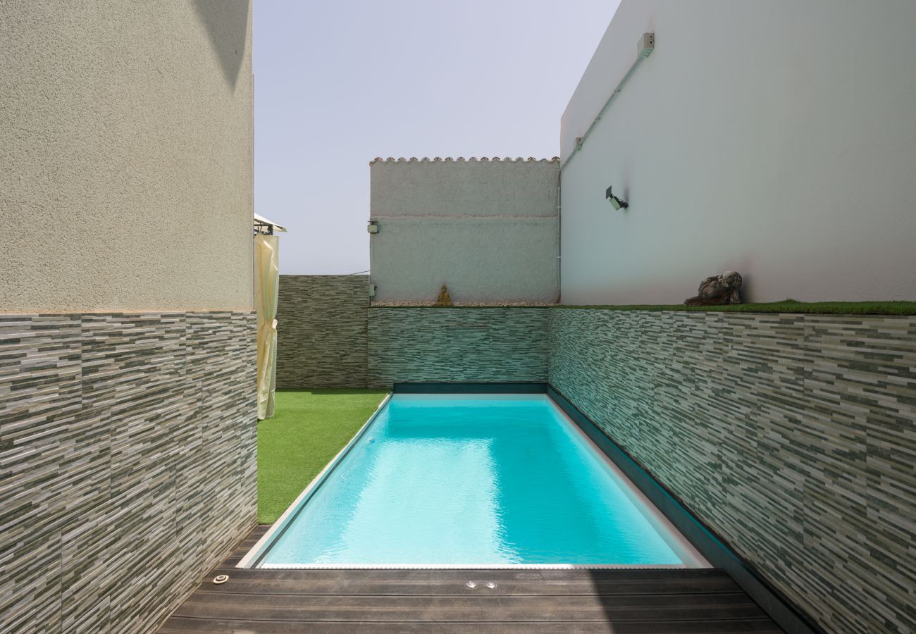 Terraced House in Telde - Townhouse in Telde with pool and sea views