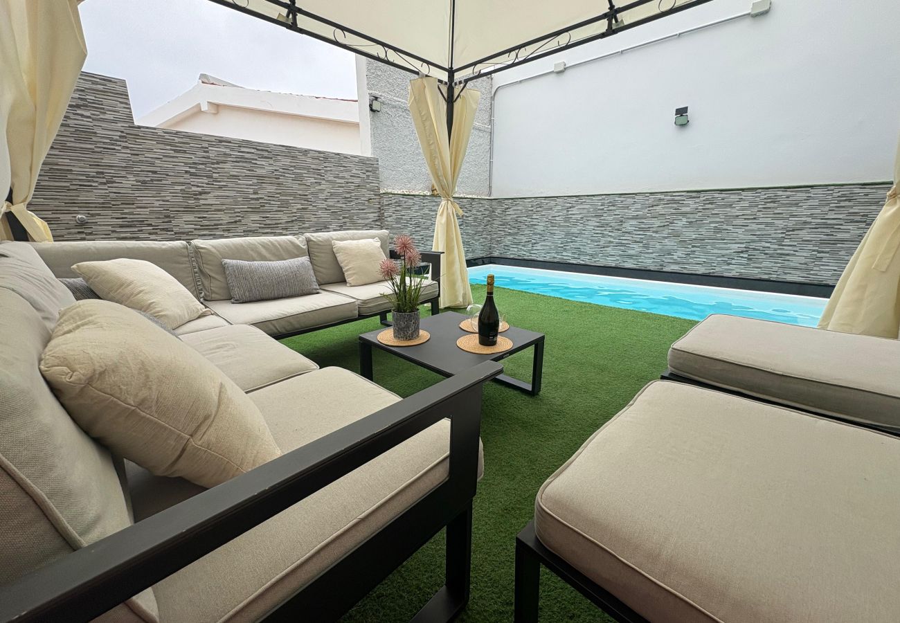 Terraced House in Telde - Townhouse in Telde with pool and sea views