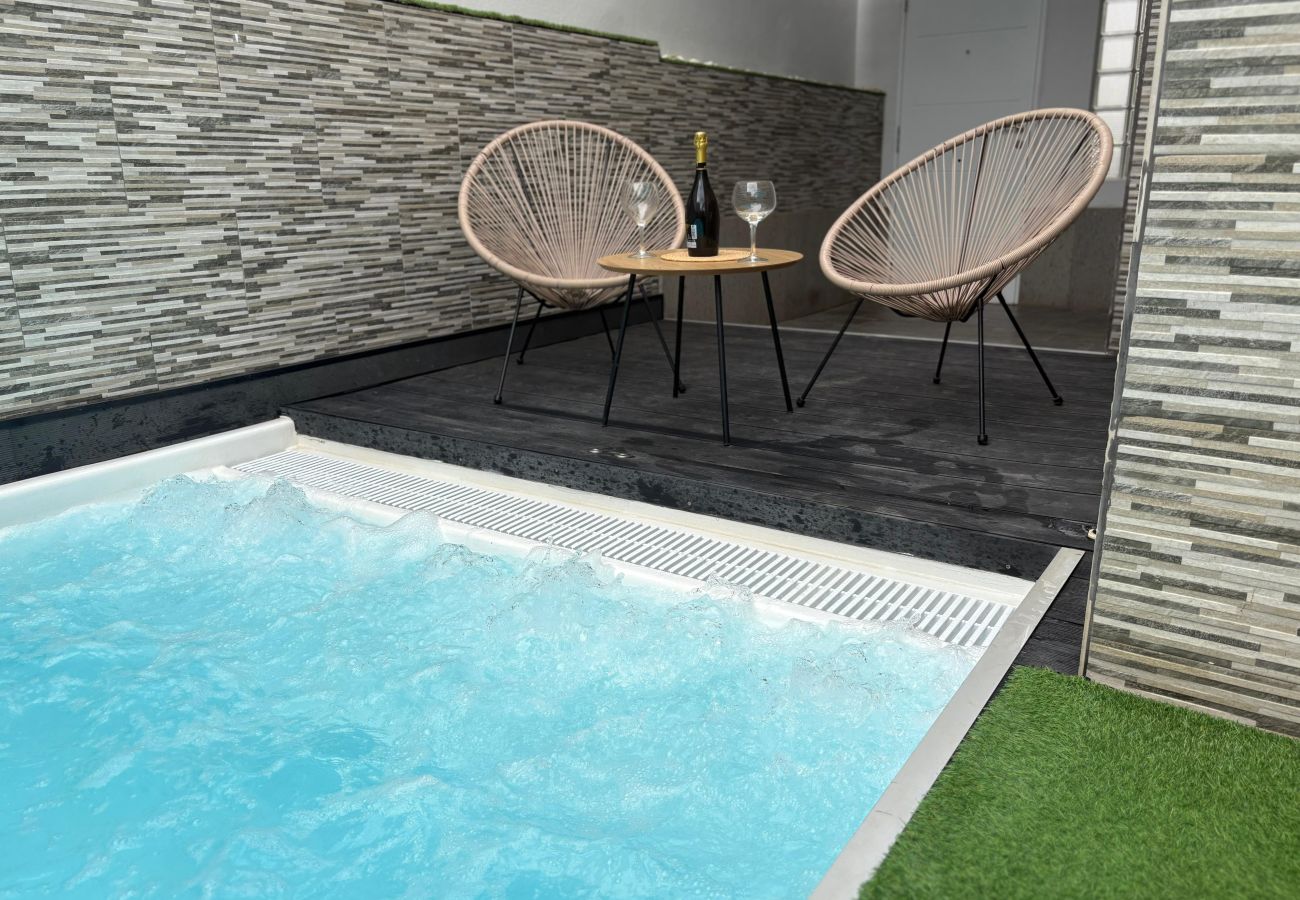 Terraced House in Telde - Townhouse in Telde with pool and sea views