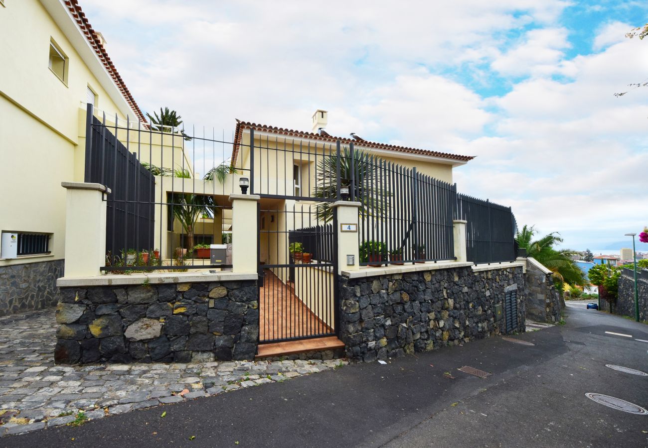 Terraced House in Puerto de la Cruz - Charming Townhouse in Puerto de la Cruz