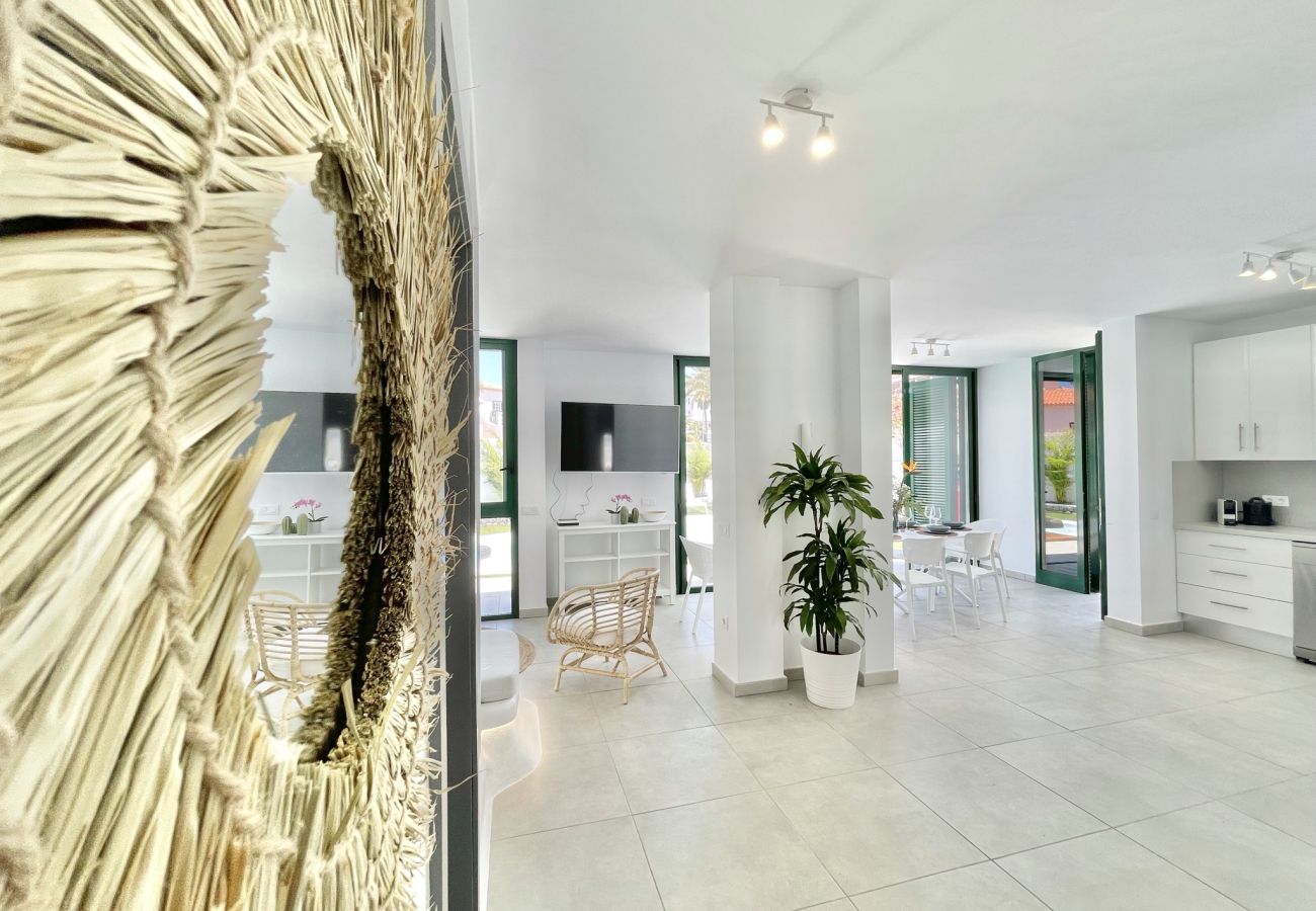 House in Guía de Isora - TauchoLux with Pool and Barbecue