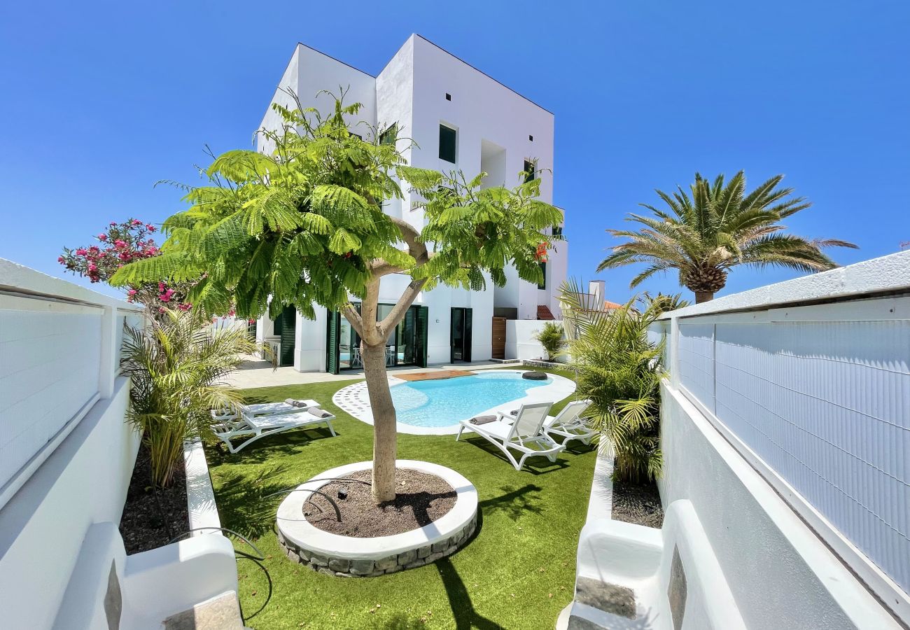 House in Guía de Isora - TauchoLux with Pool and Barbecue