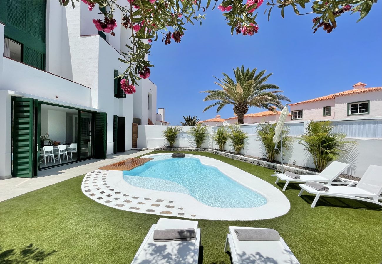 House in Guía de Isora - TauchoLux with Pool and Barbecue