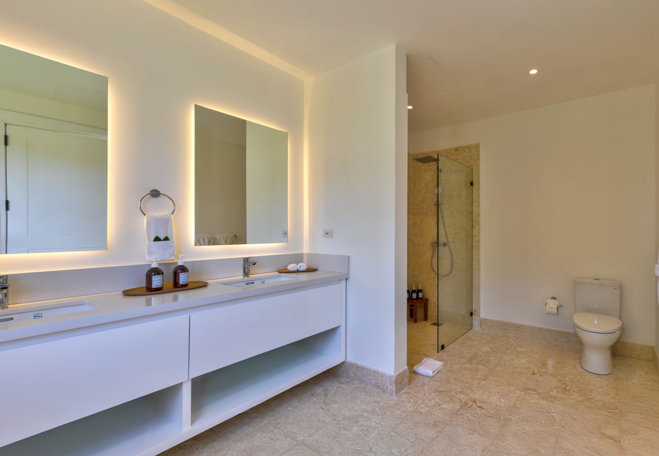 Villa in Punta Cana - Hacienda A43 Timeless Elegante Villa With Modern Comfort 