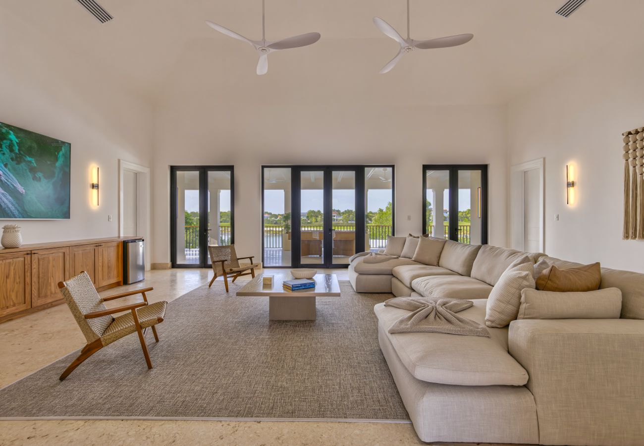 Villa in Punta Cana - Hacienda A43 Timeless Elegante Villa With Modern Comfort 