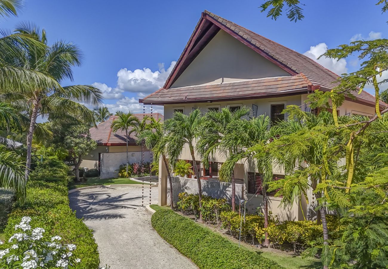 Villa in Punta Cana - Villa Caballet - A tropical Oasis With Golf Course Views 