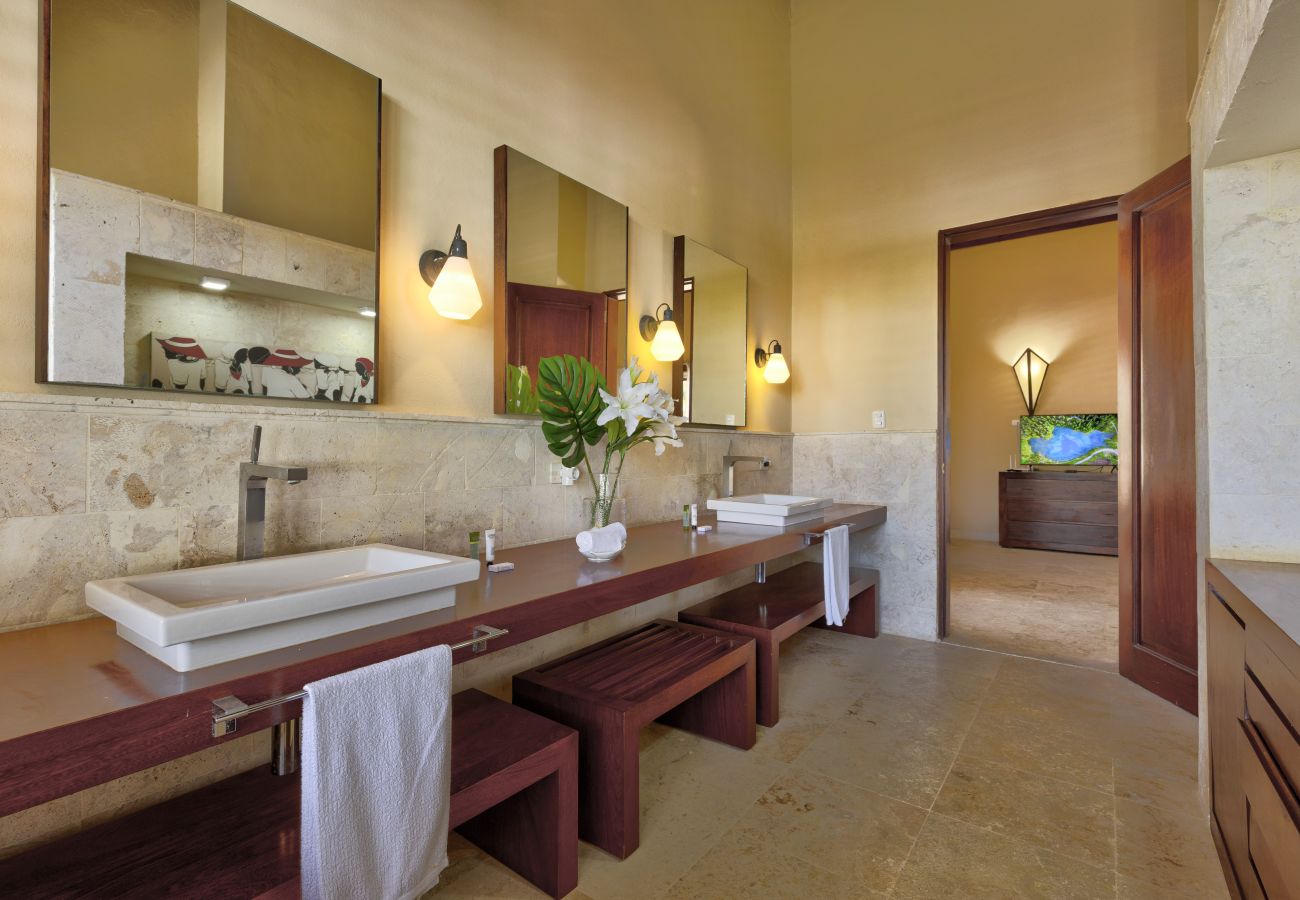 Villa in Punta Cana - Villa Caballet - A tropical Oasis With Golf Course Views 