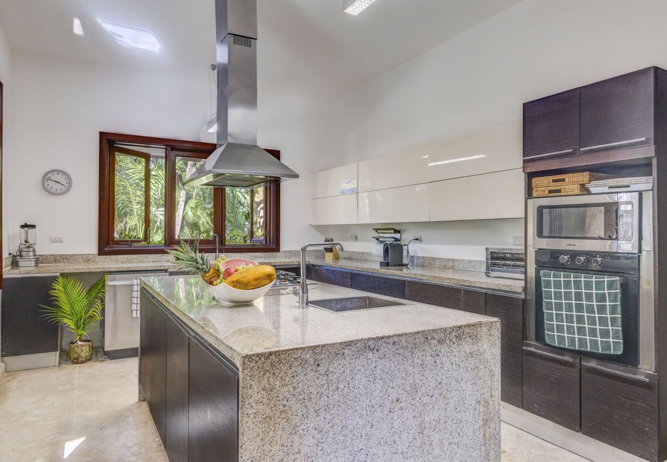 Villa in Punta Cana - Villa Caballet - A tropical Oasis With Golf Course Views 