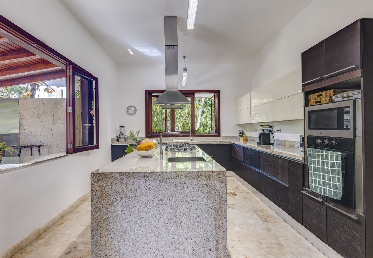 Villa in Punta Cana - Villa Caballet - A tropical Oasis With Golf Course Views 