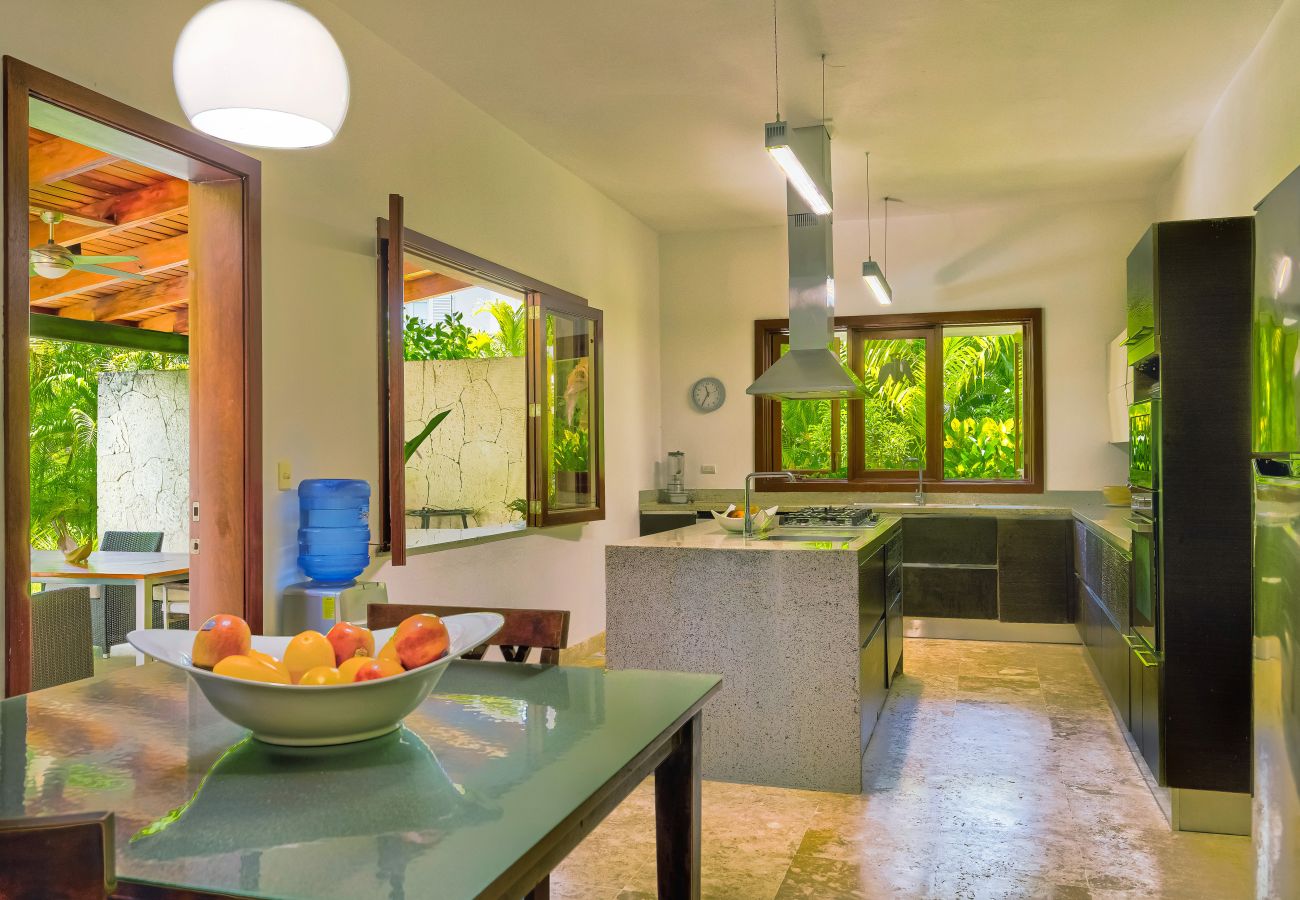 Villa in Punta Cana - Villa Caballet - A tropical Oasis With Golf Course Views 