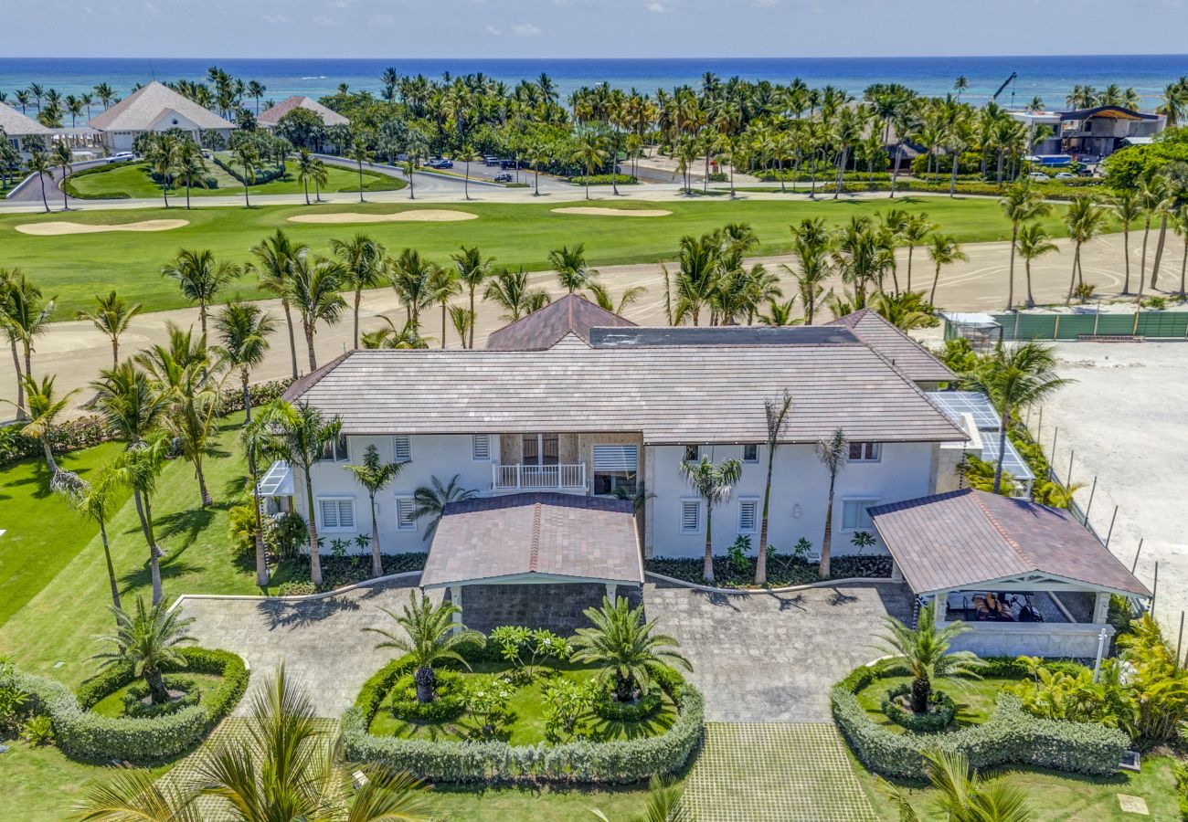 Villa in Punta Cana - La Cana H9, Exquisite Villa With Golf View 