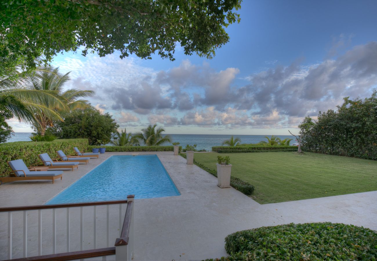 Villa in Punta Cana - Marina 4 - Oceanfront Luxury Villa 