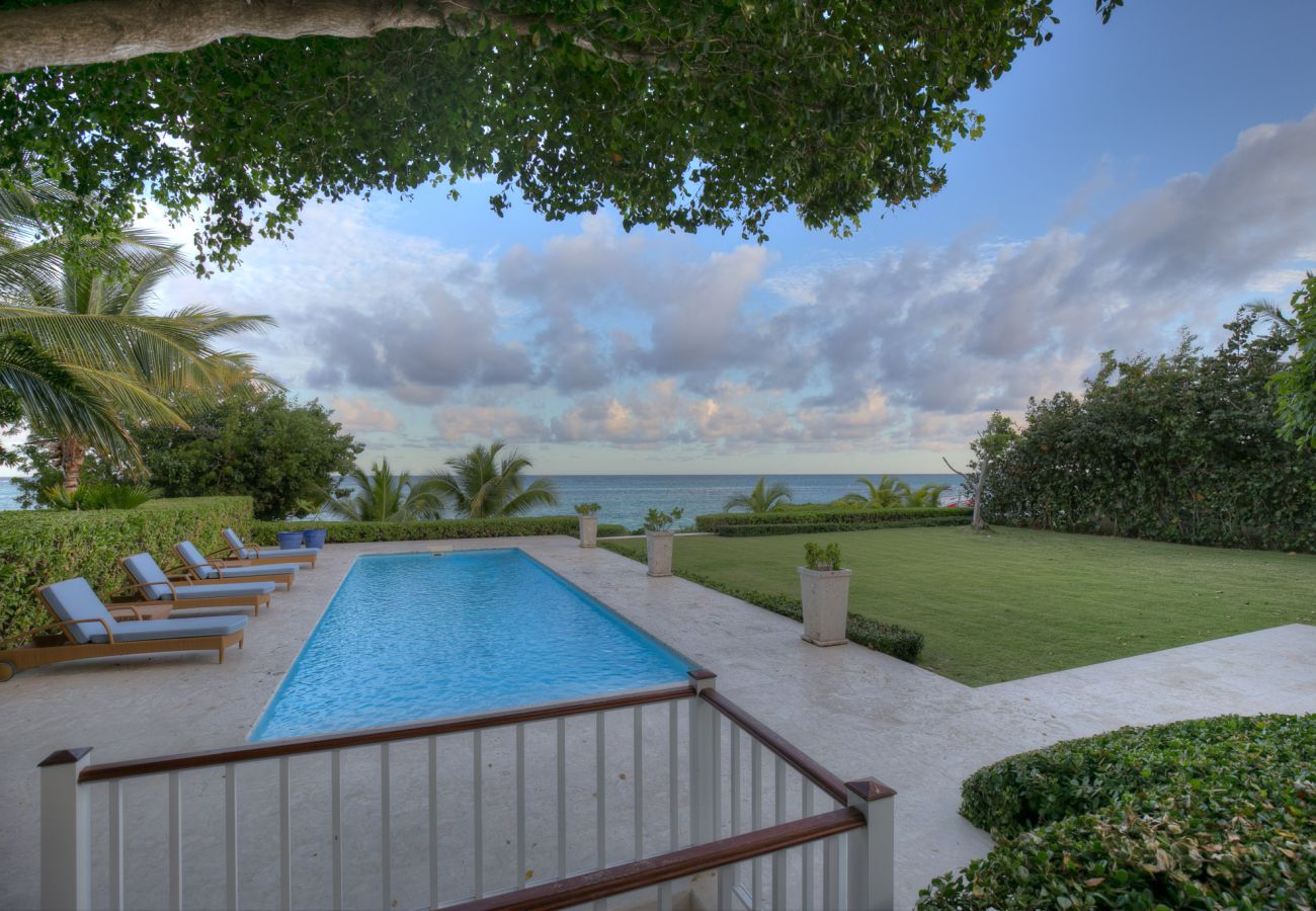 Villa in Punta Cana - Marina 4 - Oceanfront Luxury Villa 