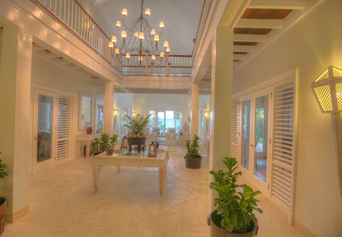 Villa in Punta Cana - Marina 4 - Oceanfront Luxury Villa 