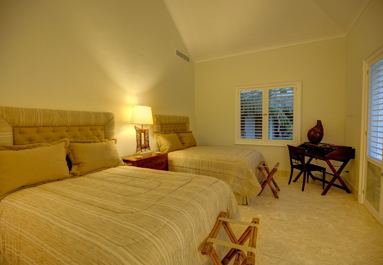 Villa in Punta Cana - Marina 4 - Oceanfront Luxury Villa 