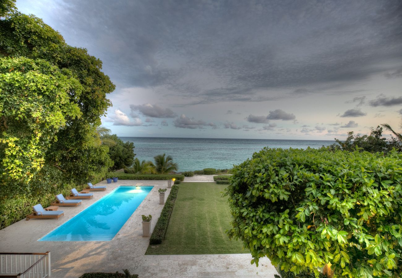 Villa in Punta Cana - Marina 4 - Oceanfront Luxury Villa 