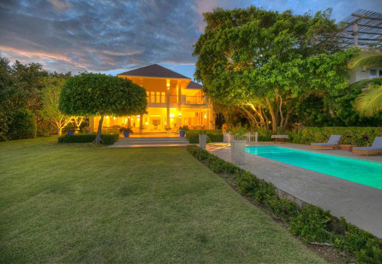 Villa in Punta Cana - Marina 4 - Oceanfront Luxury Villa 