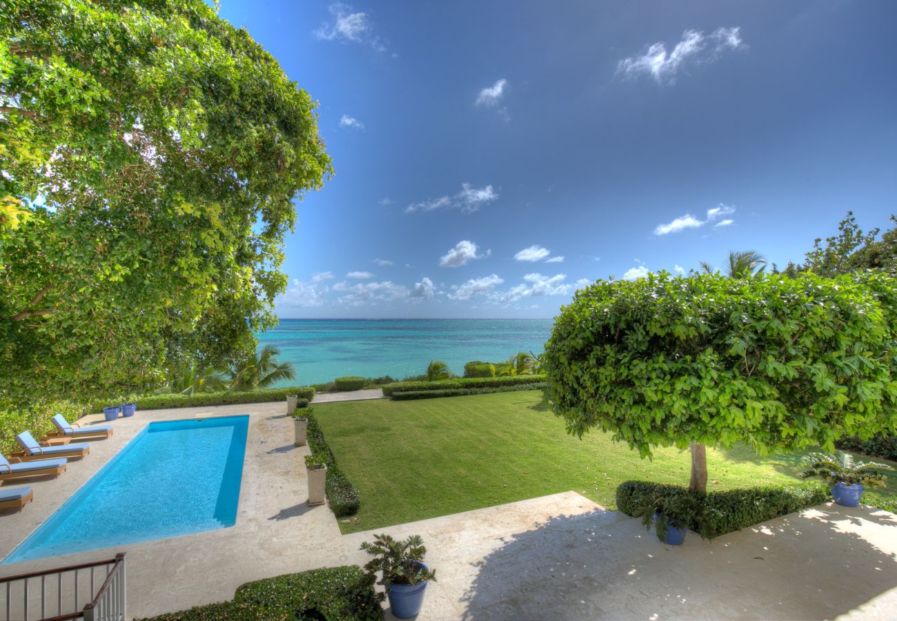 Villa in Punta Cana - Marina 4 - Oceanfront Luxury Villa 