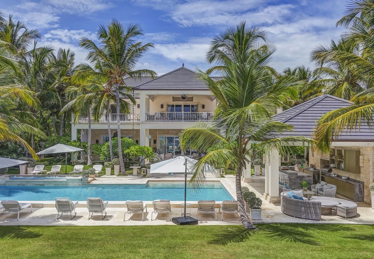 Villa in Punta Cana - Serena 4 - Beachfront Timeless Elegance 