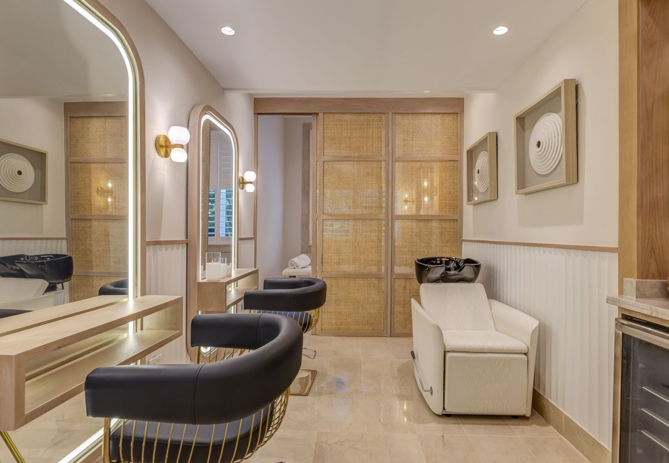 Villa in Punta Cana - Serena 4 - Beachfront Timeless Elegance 