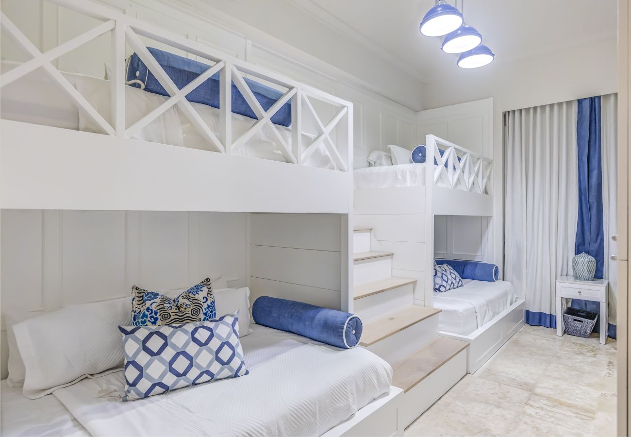 Villa in Punta Cana - Serena 4 - Beachfront Timeless Elegance 