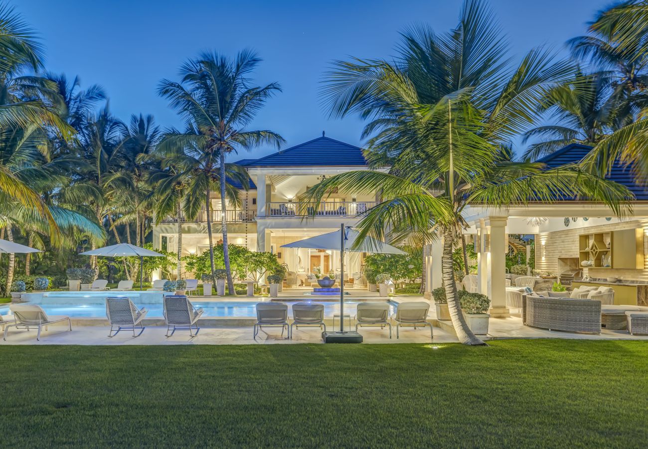 Villa in Punta Cana - Serena 4 - Beachfront Timeless Elegance 