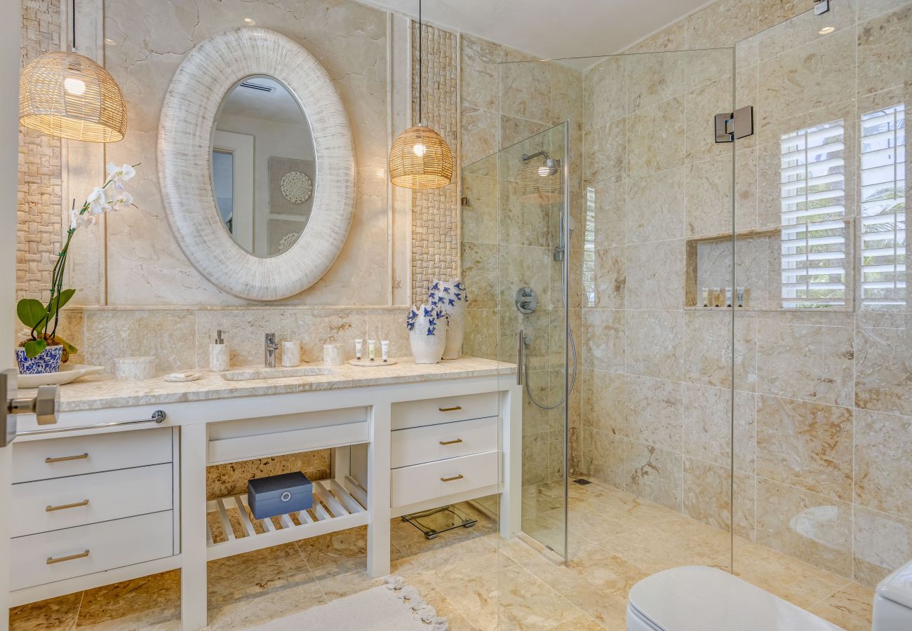 Villa in Punta Cana - Serena 4 - Beachfront Timeless Elegance 